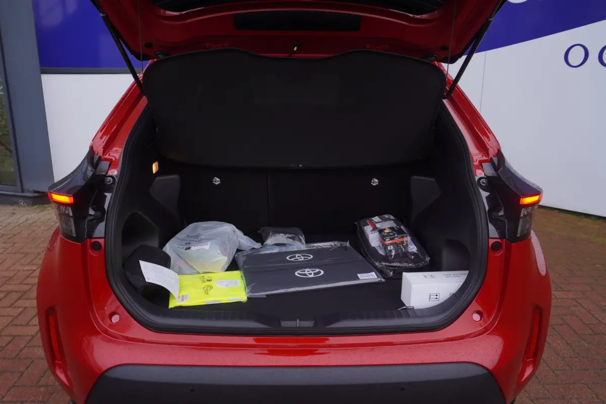 1.5 Hybrid 130 Dynamic / stoel&stuurverw/Comfortpack / NIEUW / Emotional Red premium metallic / = MEI 2026 !!