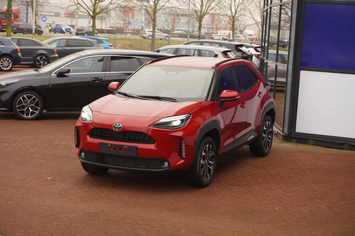 1.5 Hybrid 130 Dynamic / stoel&stuurverw/Comfortpack / NIEUW / Emotional Red premium metallic / = MEI 2026 !!