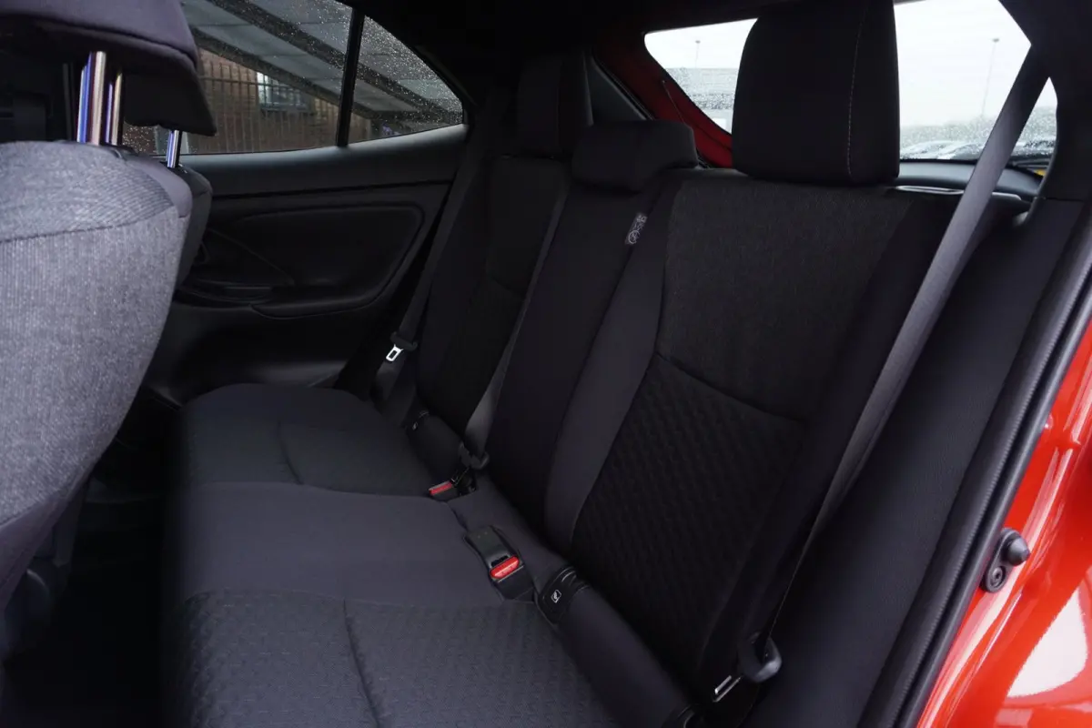 1.5 Hybrid 130 Dynamic / stoel&stuurverw/Comfortpack / NIEUW / Emotional Red premium metallic / = MEI 2026 !!