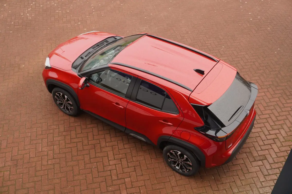1.5 Hybrid 130 Dynamic / stoel&stuurverw/Comfortpack / NIEUW / Emotional Red premium metallic / = MEI 2026 !!