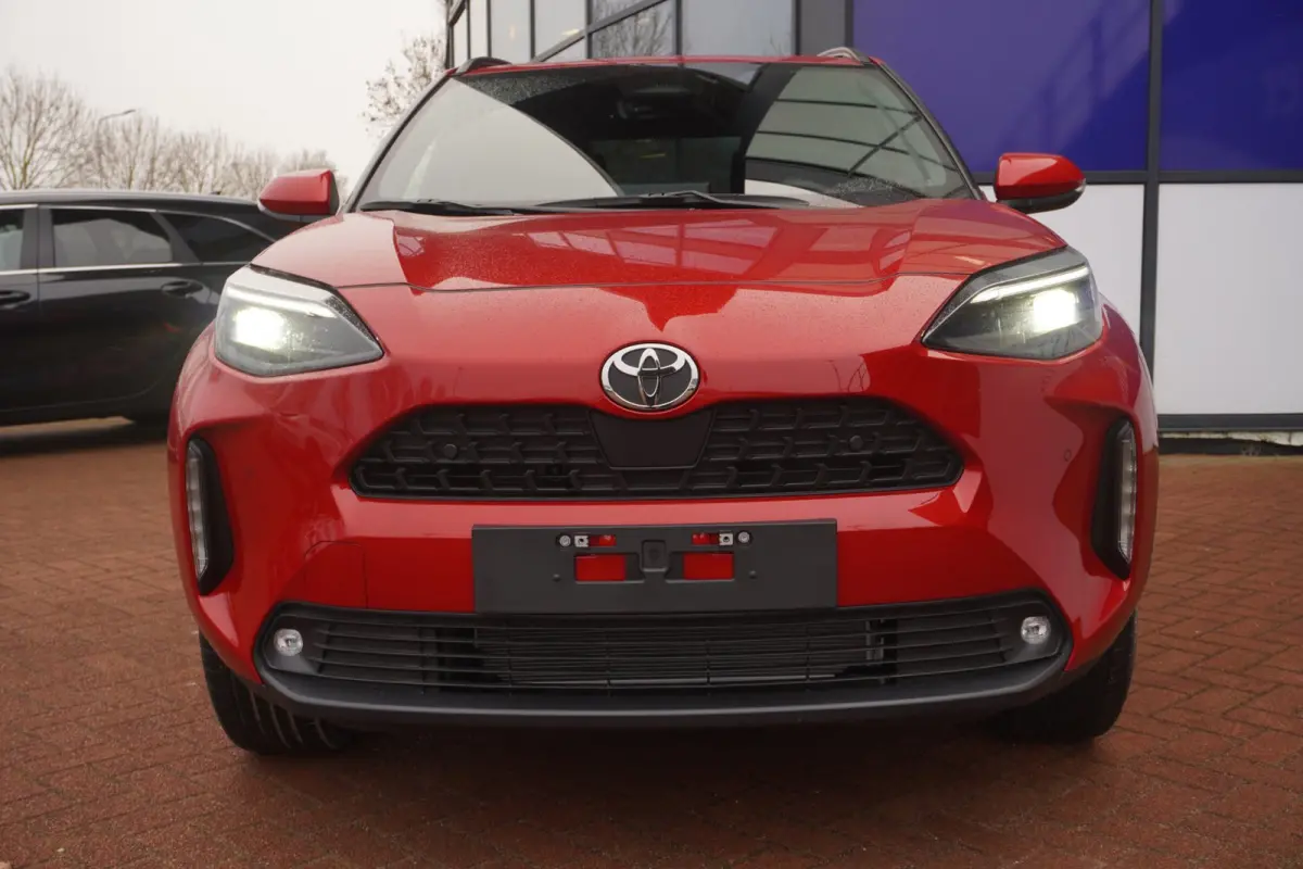 1.5 Hybrid 130 Dynamic / stoel&stuurverw/Comfortpack / NIEUW / Emotional Red premium metallic / = MEI 2026 !!