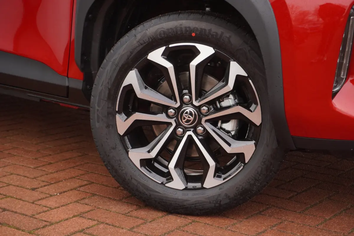 1.5 Hybrid 130 Dynamic / stoel&stuurverw/Comfortpack / NIEUW / Emotional Red premium metallic / = MEI 2026 !!