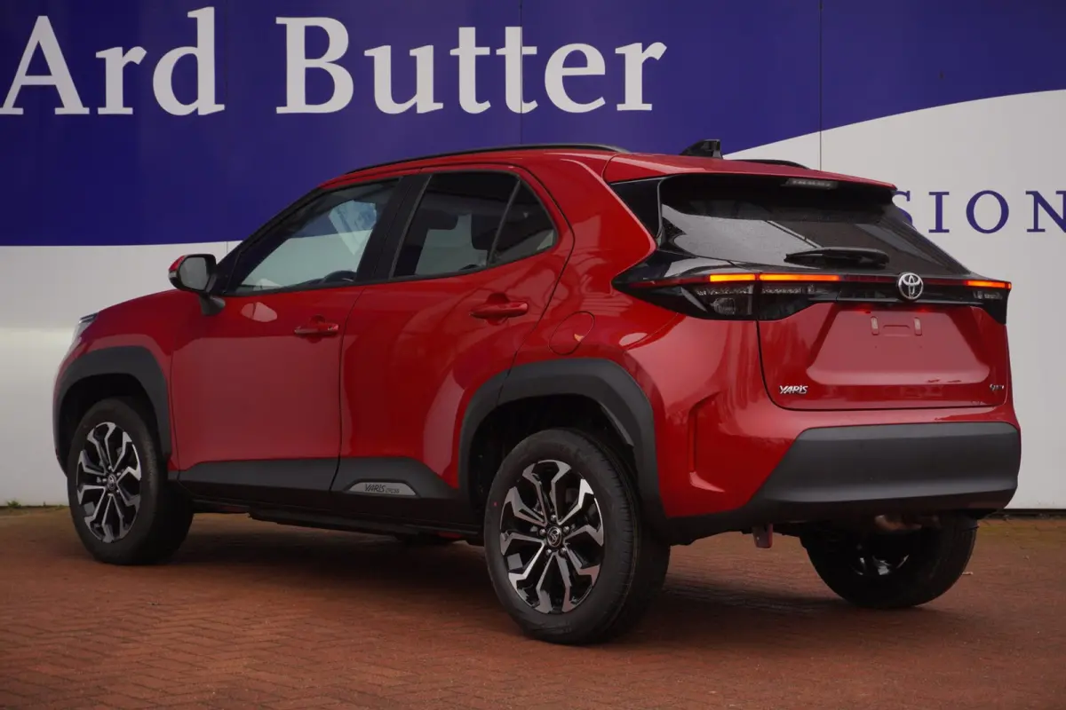1.5 Hybrid 130 Dynamic / stoel&stuurverw/Comfortpack / NIEUW / Emotional Red premium metallic / = MEI 2026 !!