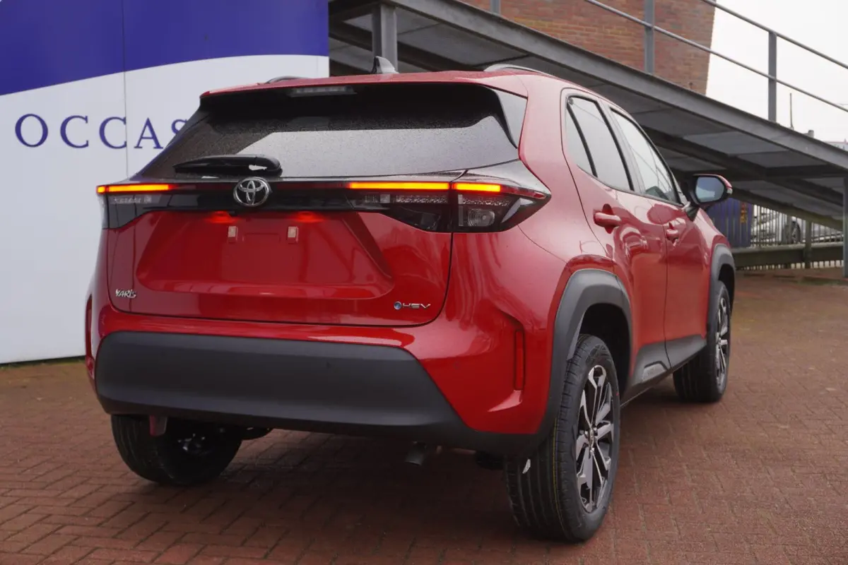1.5 Hybrid 130 Dynamic / stoel&stuurverw/Comfortpack / NIEUW / Emotional Red premium metallic / = MEI 2026 !!