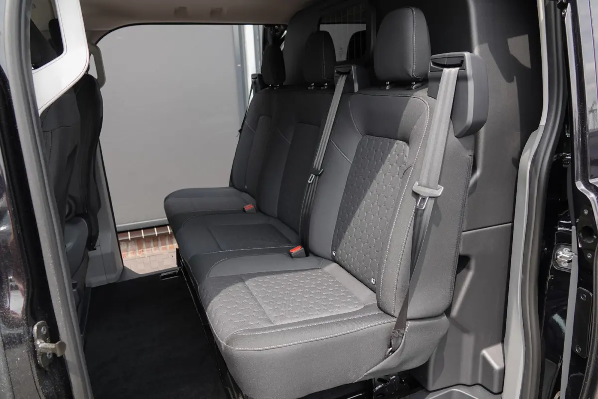 L2H1 Dubbel Cabine 2.5PHEV 233Pk Aut. | Limited | Plug In Hybrid | 360° Camera | 2x Schuifdeur | Spoilerpack | 19'' | Agate Black
