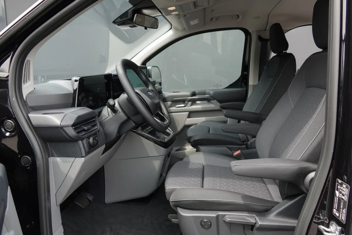 L2H1 Dubbel Cabine 2.5PHEV 233Pk Aut. | Limited | Plug In Hybrid | 360° Camera | 2x Schuifdeur | Spoilerpack | 19'' | Agate Black