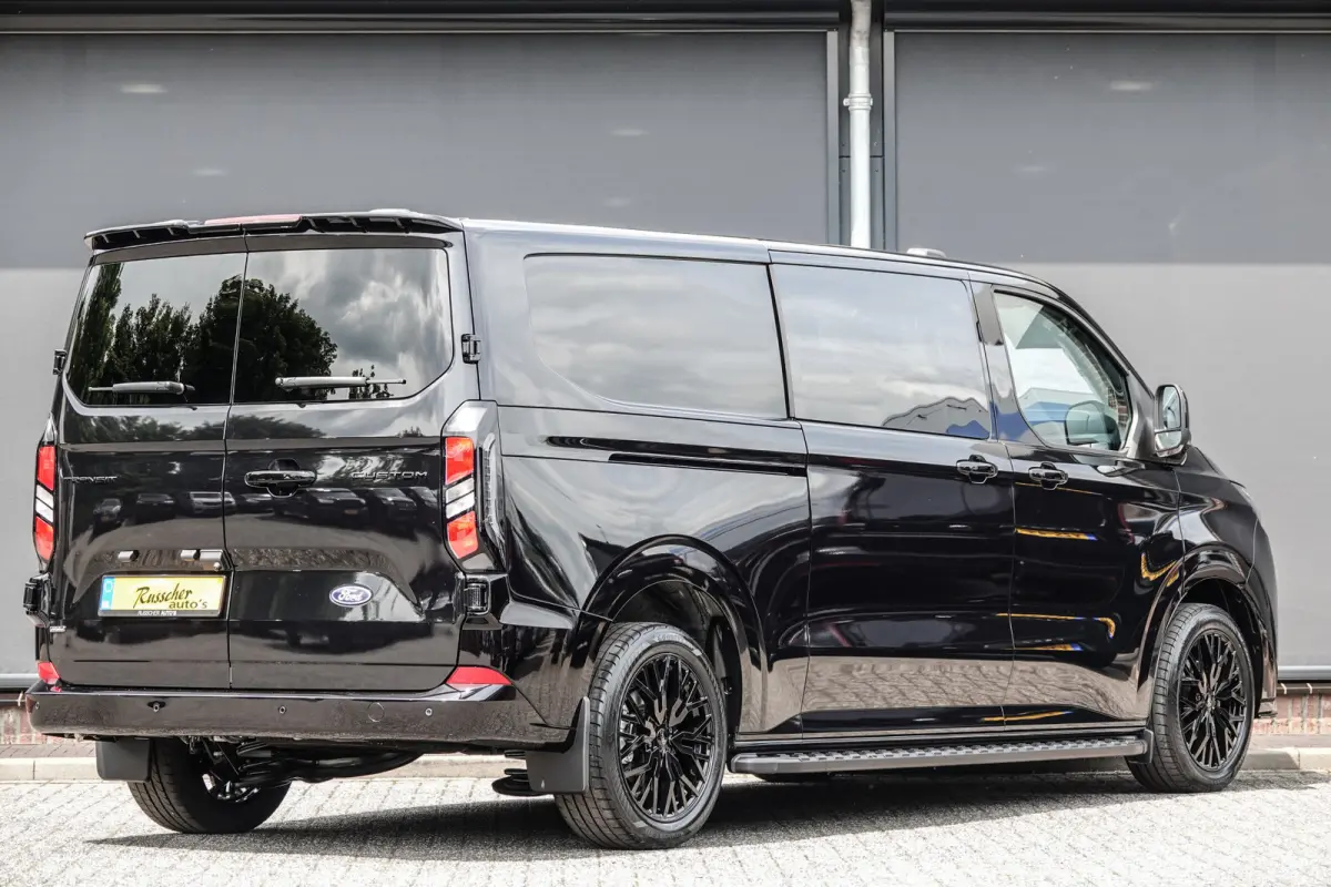 L2H1 Dubbel Cabine 2.5PHEV 233Pk Aut. | Limited | Plug In Hybrid | 360° Camera | 2x Schuifdeur | Spoilerpack | 19'' | Agate Black