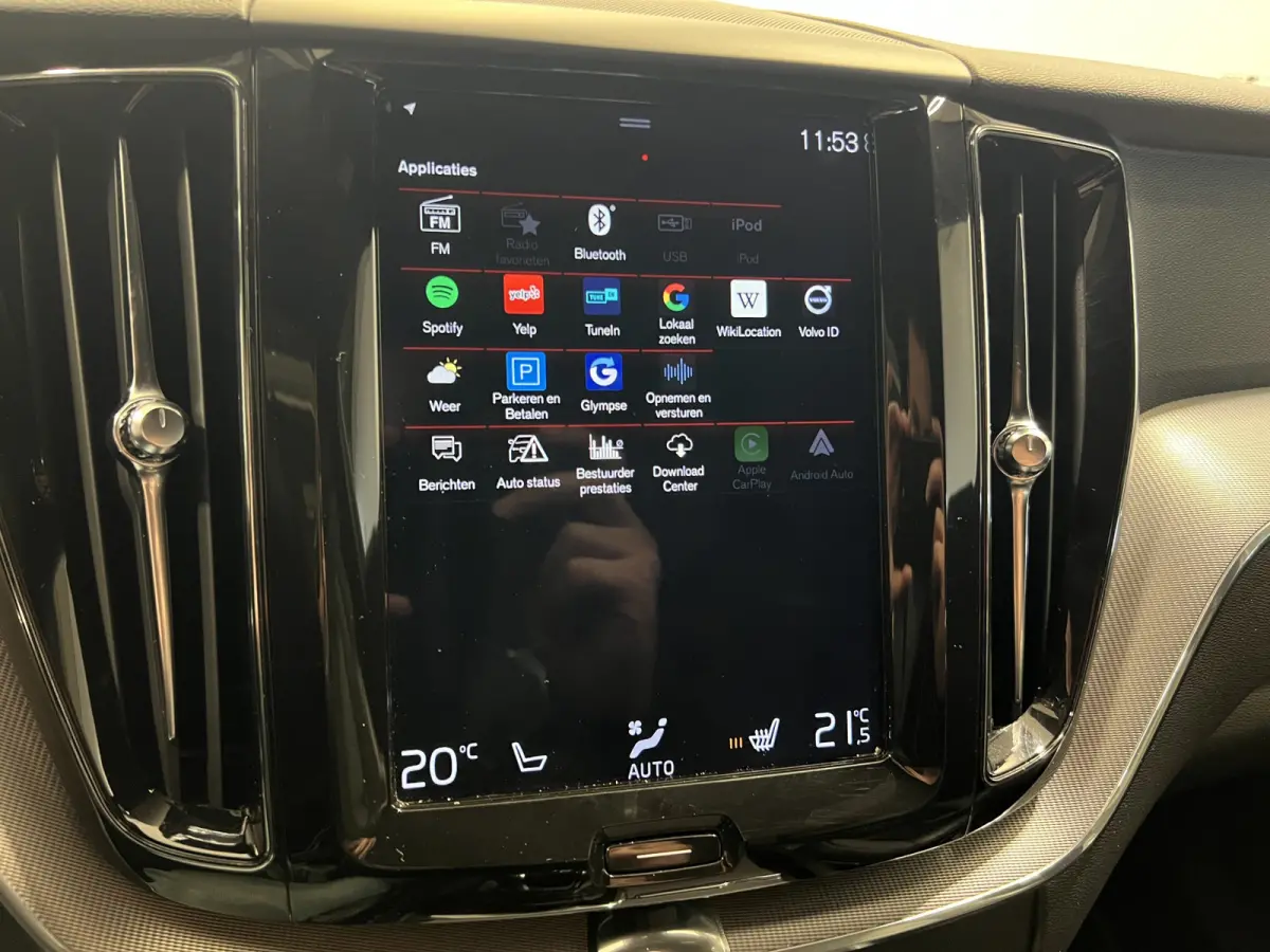 2.0 T5 AWD R-Design | Navigatie/Android/Apple Carplay | LM Velgen 19" | Voorstoelen Verwarmd | PDC Voor en Achter + Achteruitrijcamera |