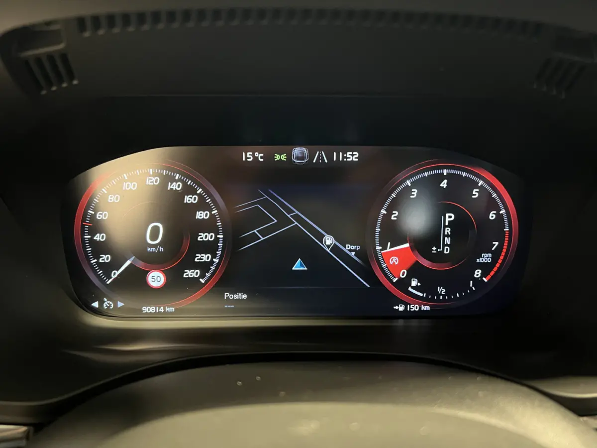 2.0 T5 AWD R-Design | Navigatie/Android/Apple Carplay | LM Velgen 19" | Voorstoelen Verwarmd | PDC Voor en Achter + Achteruitrijcamera |