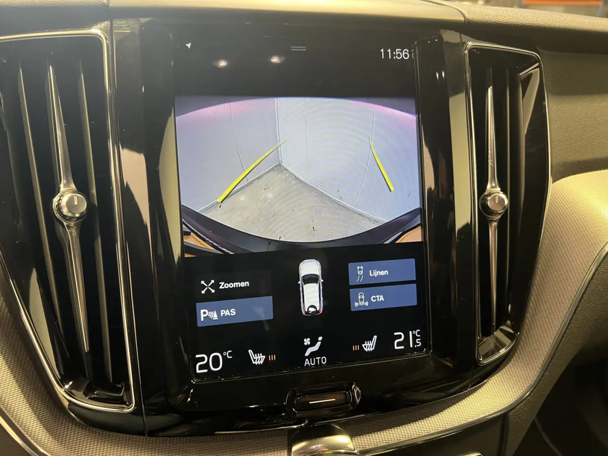 2.0 T5 AWD R-Design | Navigatie/Android/Apple Carplay | LM Velgen 19" | Voorstoelen Verwarmd | PDC Voor en Achter + Achteruitrijcamera |