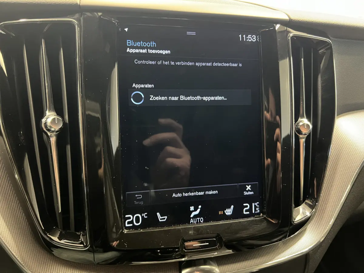 2.0 T5 AWD R-Design | Navigatie/Android/Apple Carplay | LM Velgen 19" | Voorstoelen Verwarmd | PDC Voor en Achter + Achteruitrijcamera |