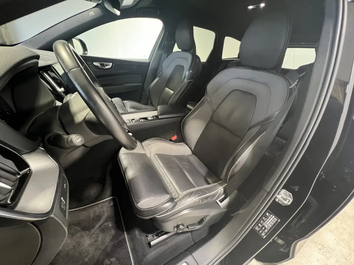 2.0 T5 AWD R-Design | Navigatie/Android/Apple Carplay | LM Velgen 19" | Voorstoelen Verwarmd | PDC Voor en Achter + Achteruitrijcamera |