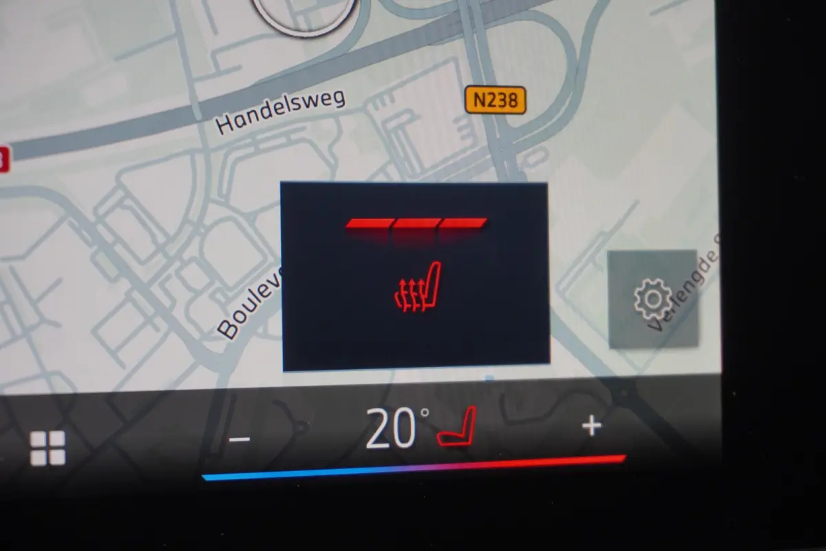 120 M Sportpakket Pro | 19 inch LM M Y-spaak | Stuurwielrand verwarmd | Extra getint glas | Harman-Kardon sound system | Parking Assistant Plus | BMW Head-Up Display