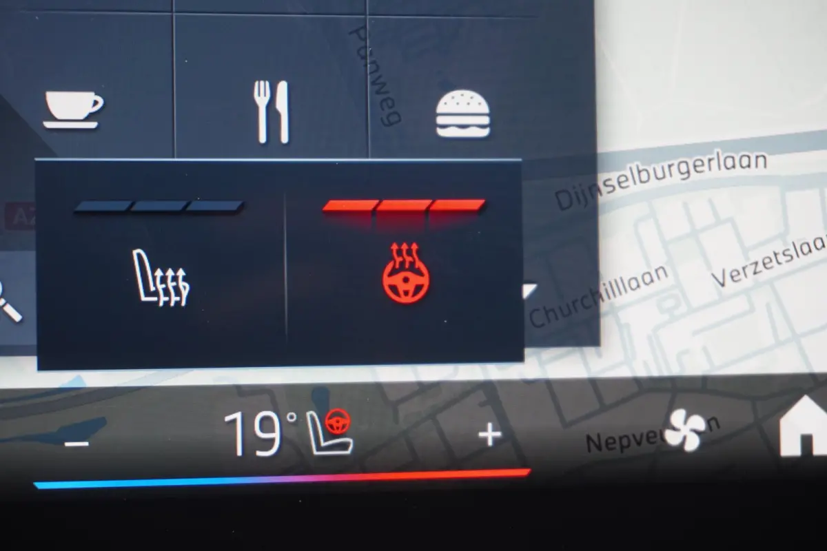 120 M Sportpakket Pro | 19 inch LM M Y-spaak | Stuurwielrand verwarmd | Extra getint glas | Harman-Kardon sound system | Parking Assistant Plus | BMW Head-Up Display