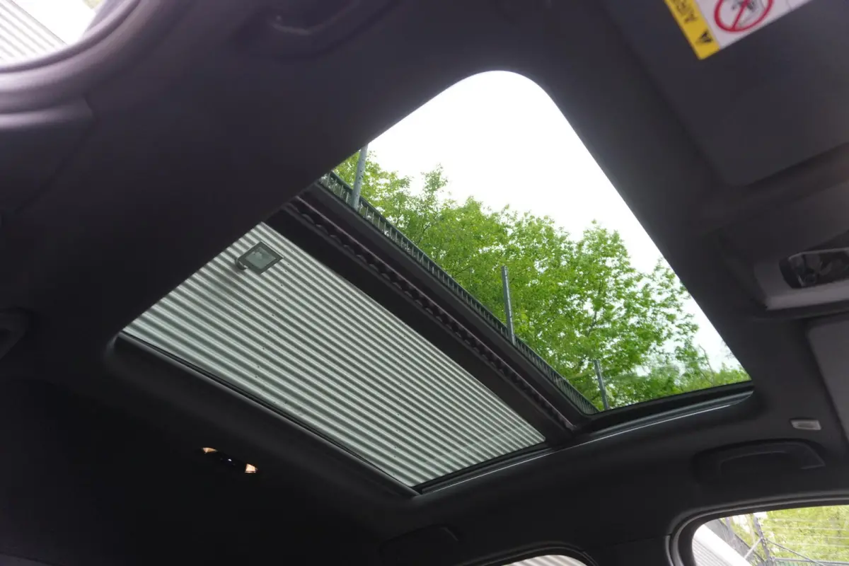 120 M Sportpakket Pro | 19 inch LM M Y-spaak | Stuurwielrand verwarmd | Extra getint glas | Harman-Kardon sound system | Parking Assistant Plus | BMW Head-Up Display