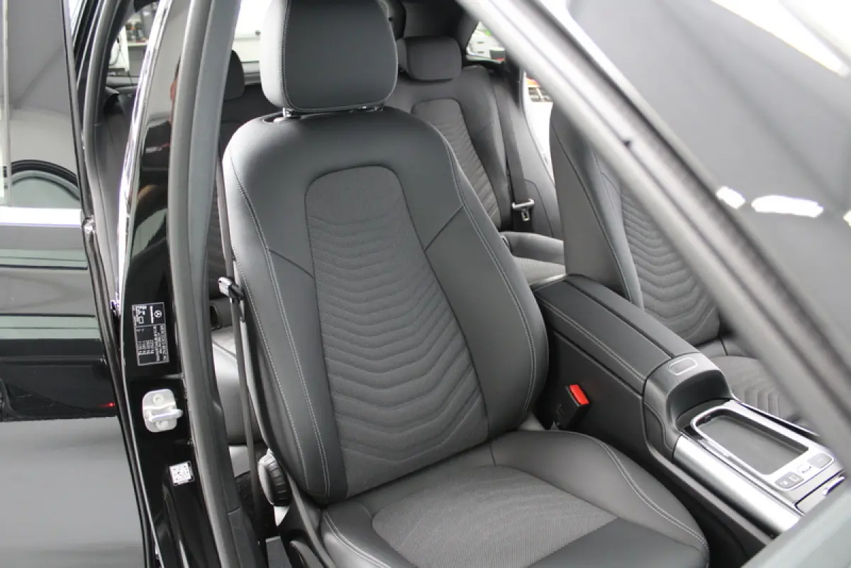 250 e Star Edition Luxury Line 164PK, AUTOMAAT | HYBRIDE | DEELS LEER | SFEERVERLICHTING | ELEC-ACHTERKLEP | CARPLAY