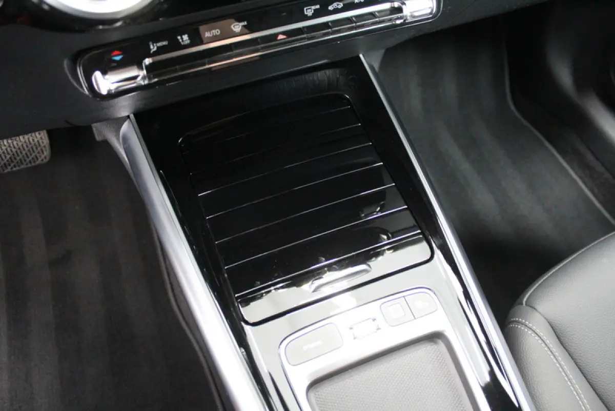 250 e Star Edition Luxury Line 164PK, AUTOMAAT | HYBRIDE | DEELS LEER | SFEERVERLICHTING | ELEC-ACHTERKLEP | CARPLAY