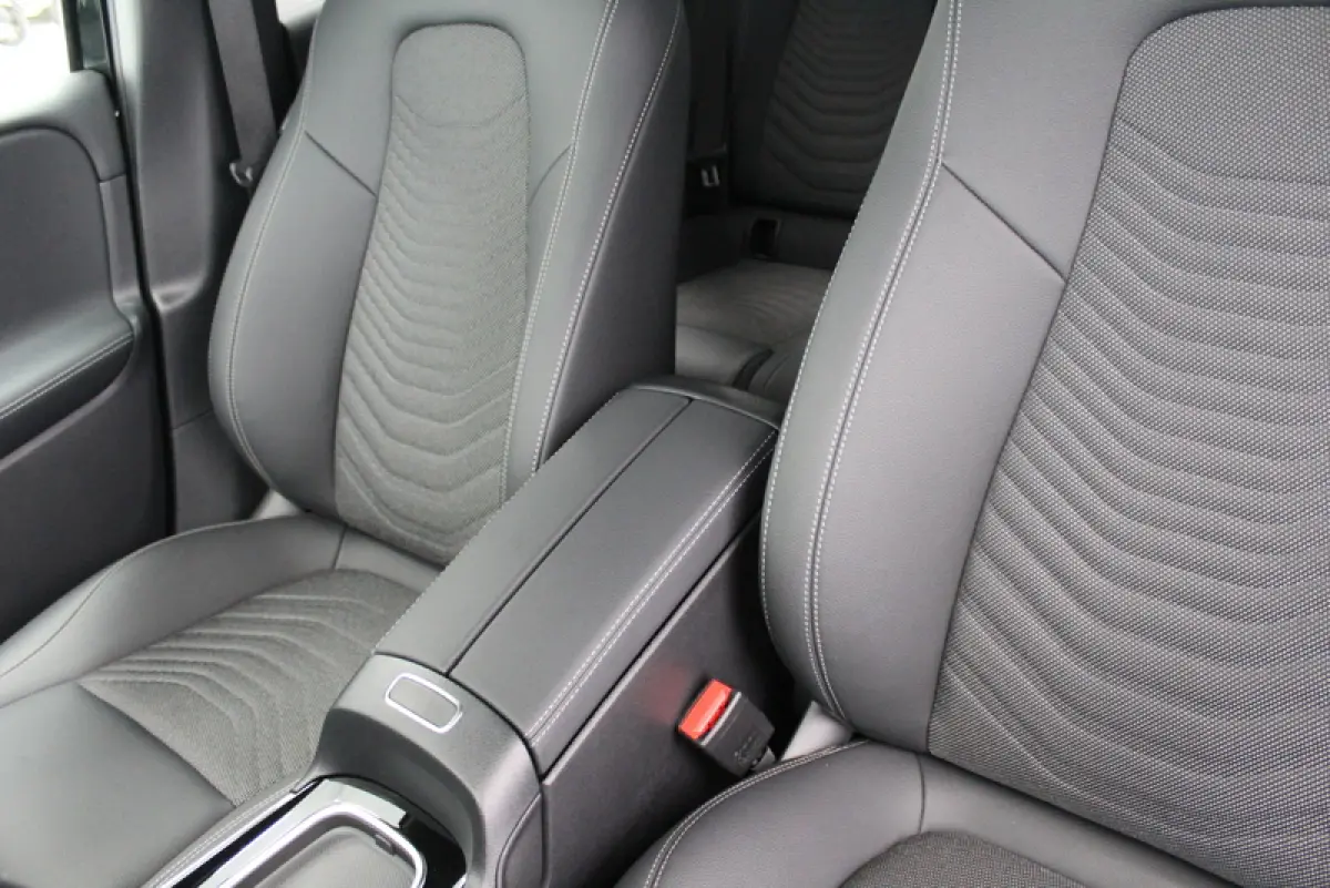 250 e Star Edition Luxury Line 164PK, AUTOMAAT | HYBRIDE | DEELS LEER | SFEERVERLICHTING | ELEC-ACHTERKLEP | CARPLAY