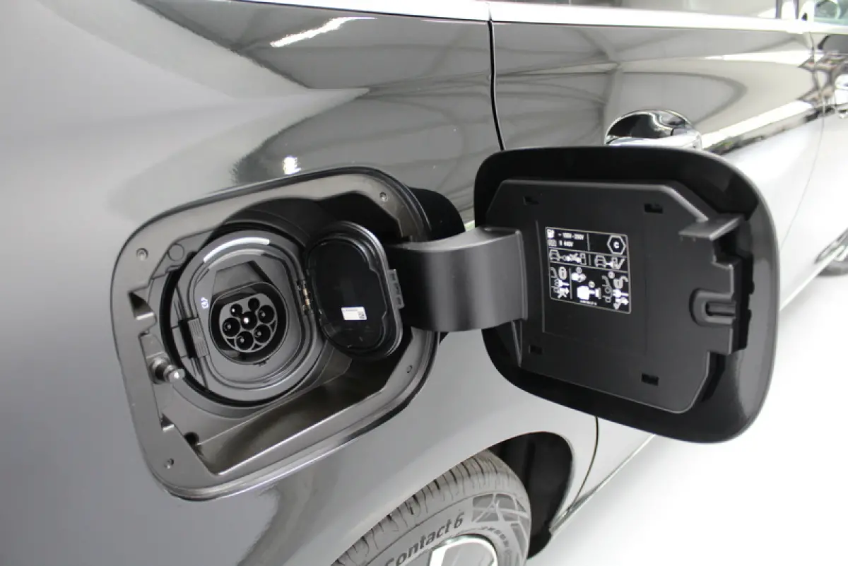 250 e Star Edition Luxury Line 164PK, AUTOMAAT | HYBRIDE | DEELS LEER | SFEERVERLICHTING | ELEC-ACHTERKLEP | CARPLAY