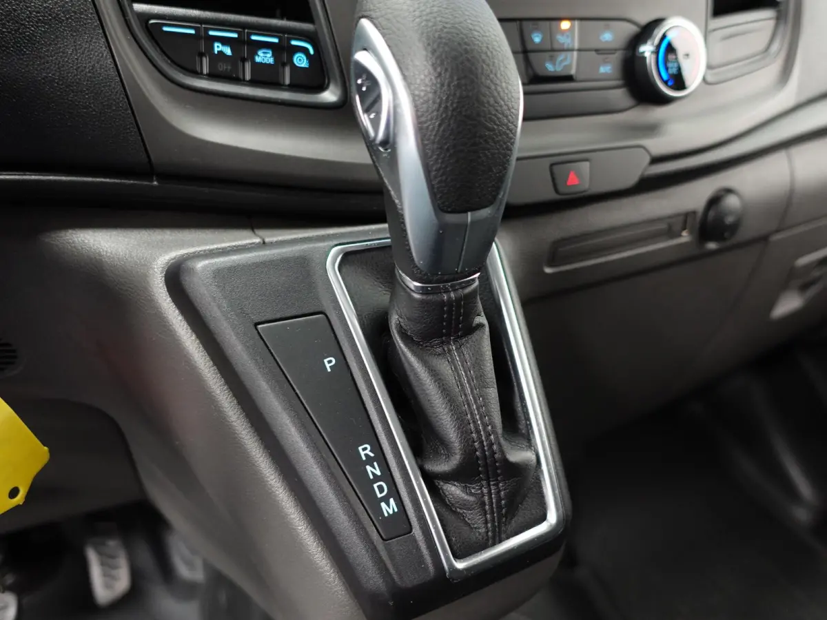 300 2.0 TDCI L2H1 Trend Automaat Airco Navi Cruisecontrol Camera Parkeersensoren Trekhaak