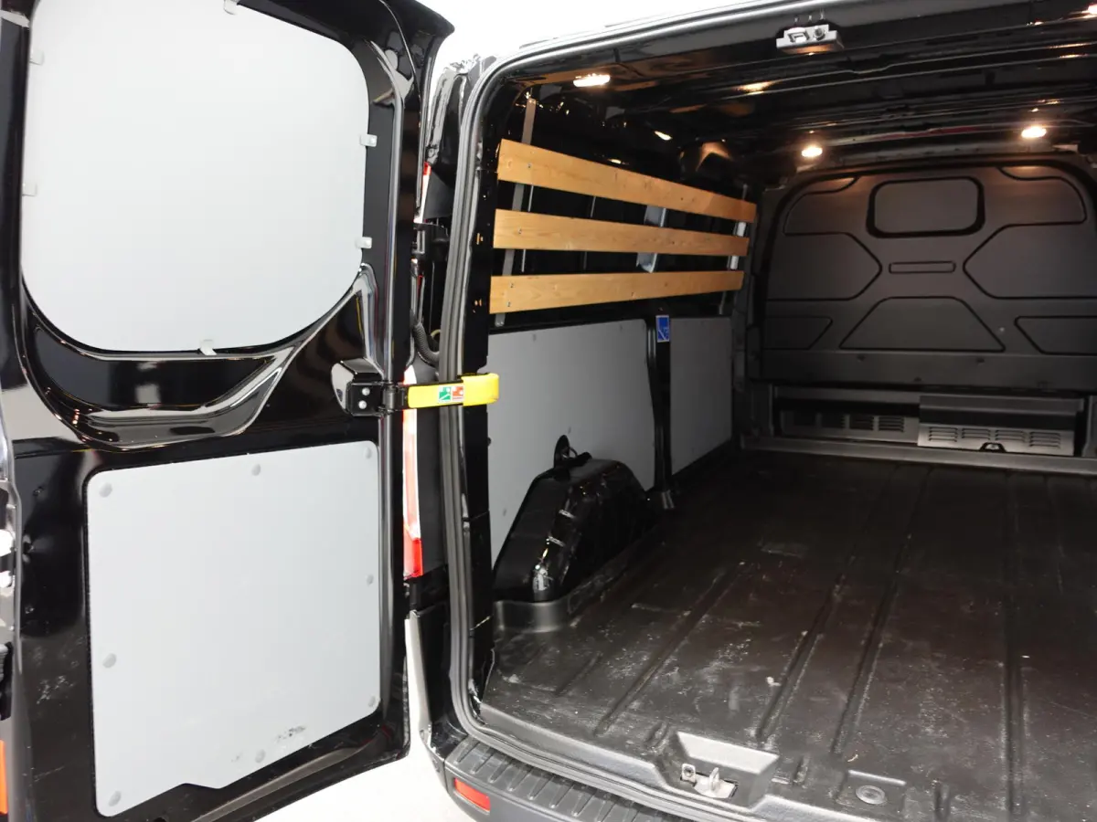 300 2.0 TDCI L2H1 Trend Automaat Airco Navi Cruisecontrol Camera Parkeersensoren Trekhaak