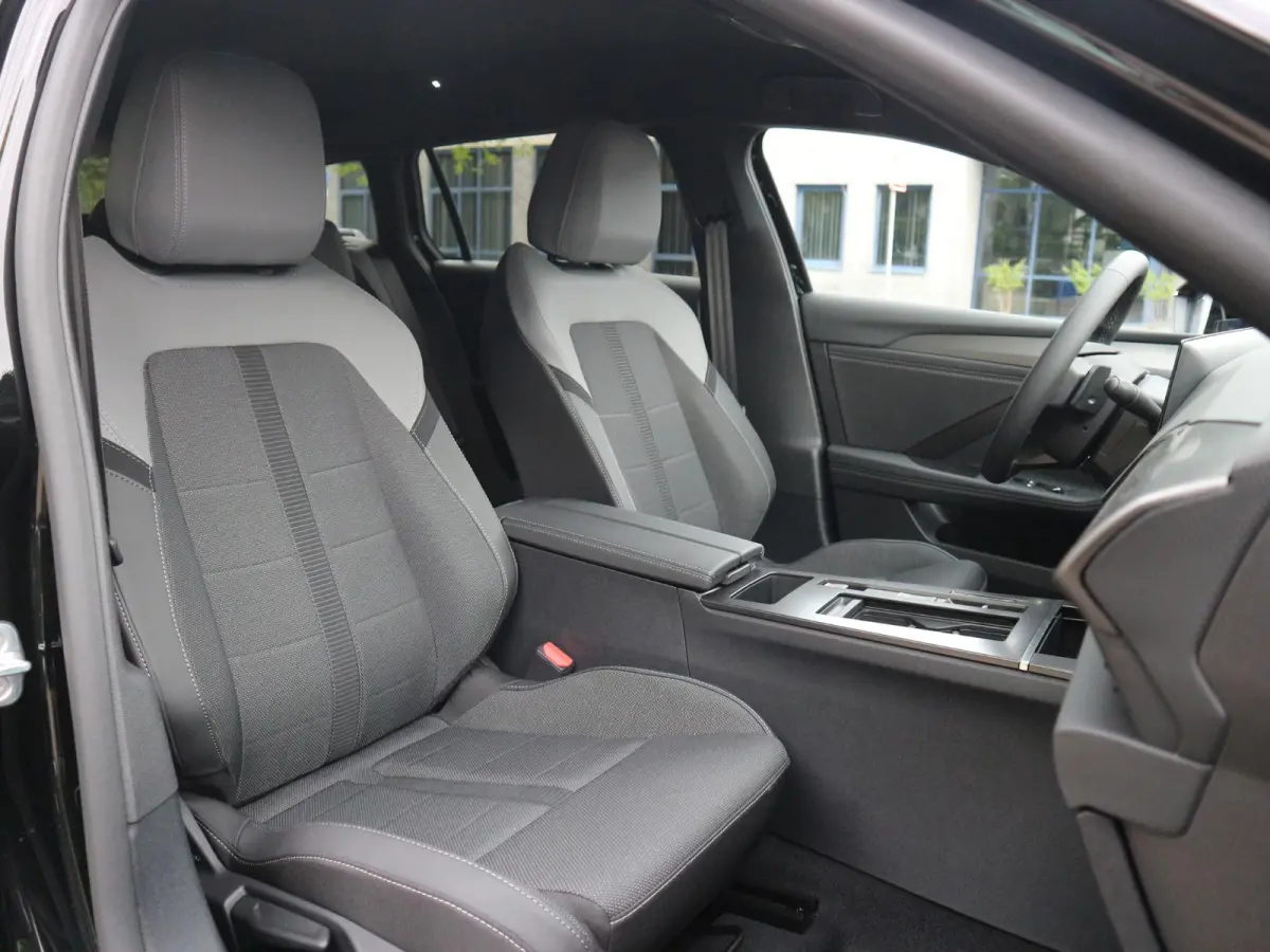 1.2 Turbo Hybrid GS / Stuur & Stoelverwarming / LED / Keyless