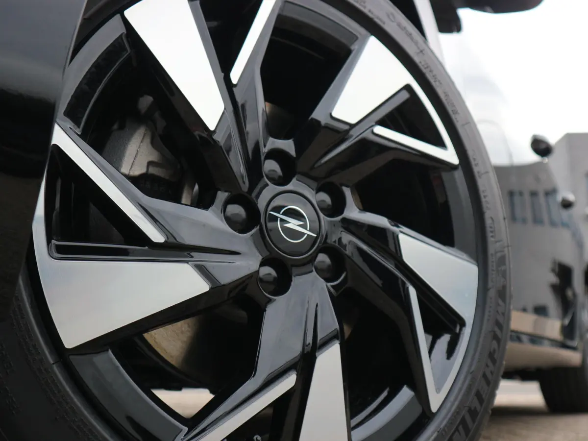 1.2 Turbo Hybrid GS / Stuur & Stoelverwarming / LED / Keyless