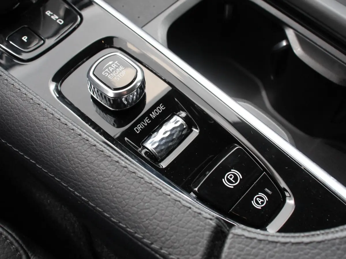 2.0 T8 Recharge 391pk AWD Inscription Expression Luchtvering Trekhaak Navigatie Camera 360 Climate Control