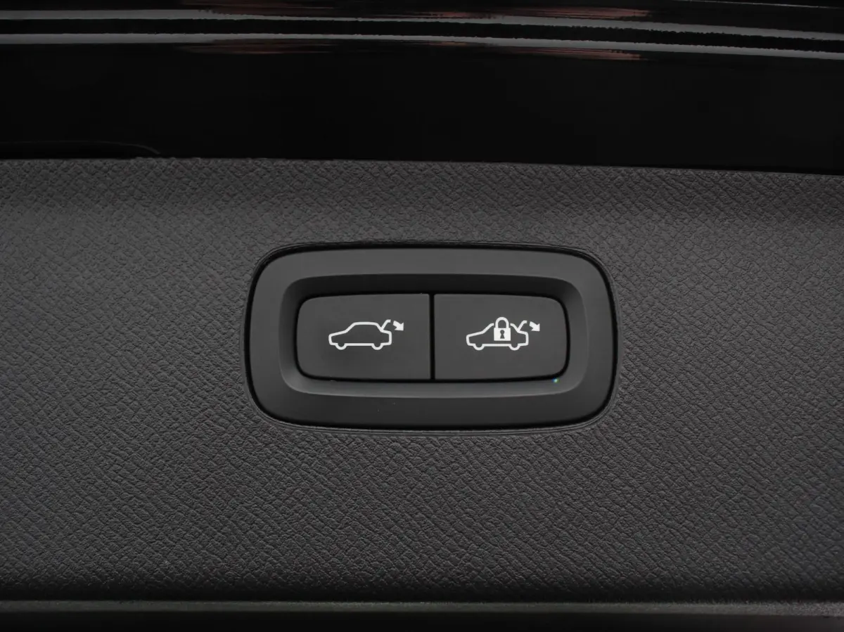 2.0 T8 Recharge 391pk AWD Inscription Expression Luchtvering Trekhaak Navigatie Camera 360 Climate Control