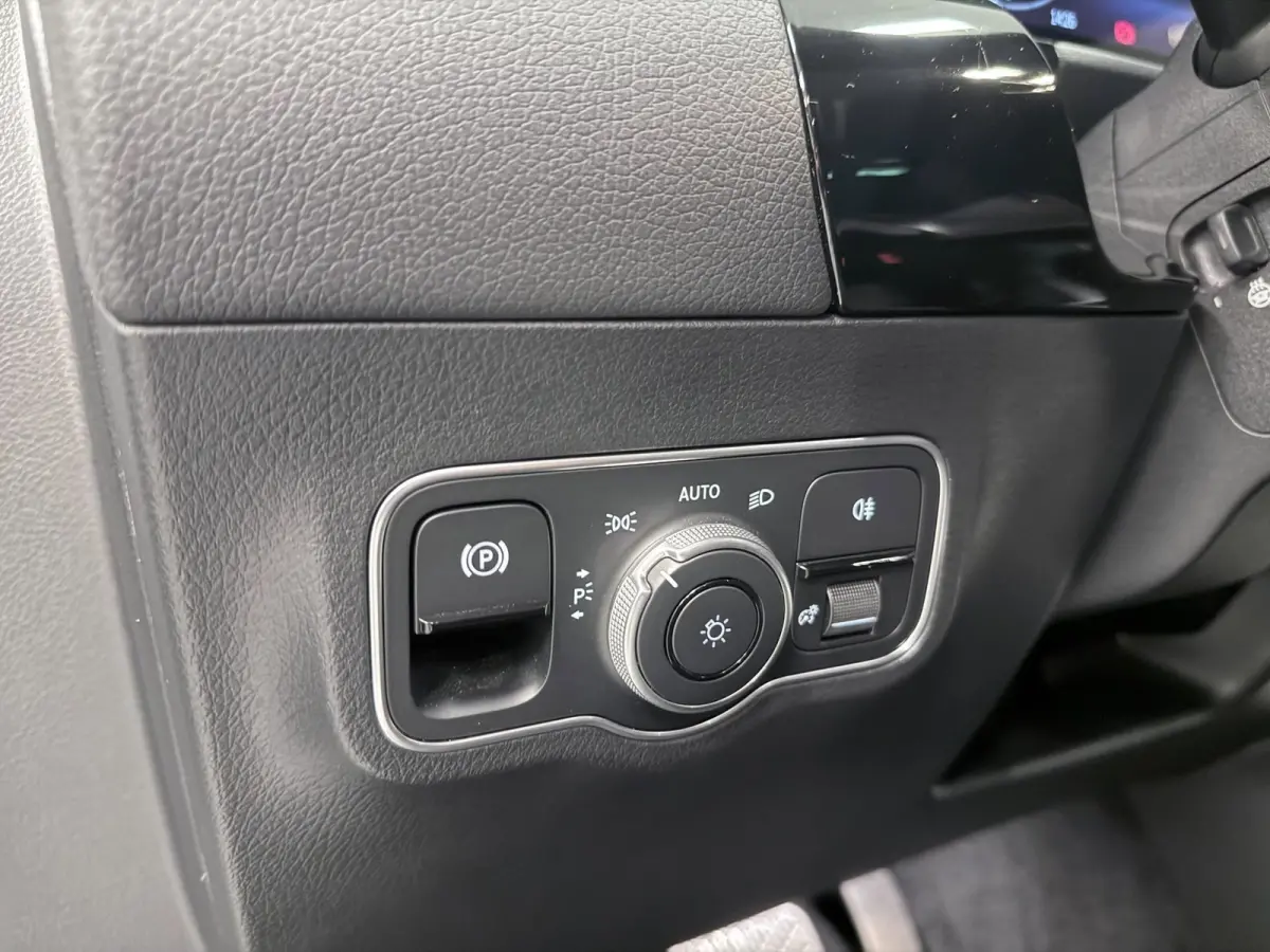 180 Business Line NAVI/V-COCKPIT/CAM/DAB/ECC/PDC/CRUISE/TREKH///