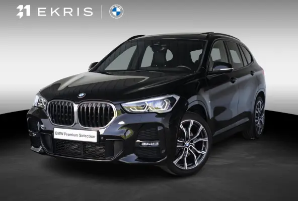 sDrive18i | M Sportpakket | Achteruitrijcamera | Panoramadak | Stoelverwarming | Head-Up Display | PDC | 19''