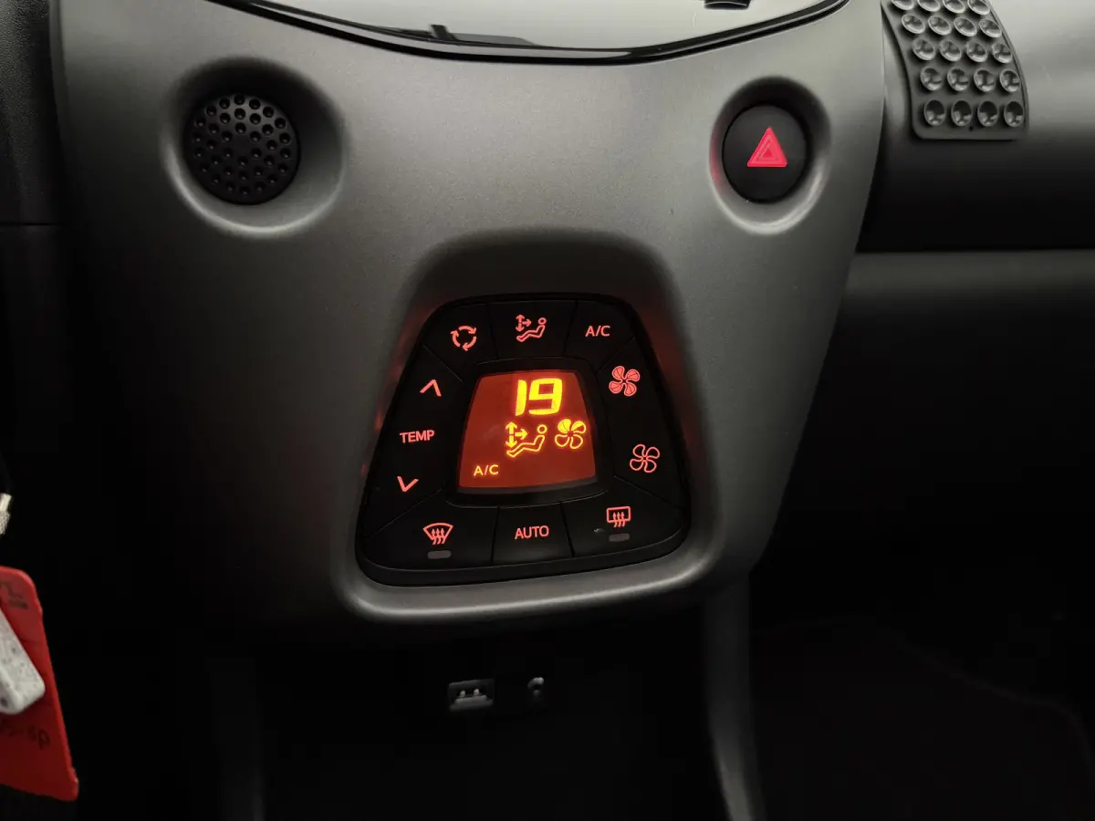 1.0 x-joy Cabrio | Open dak | Clima | Cruise | Camera | Carplay | NAP