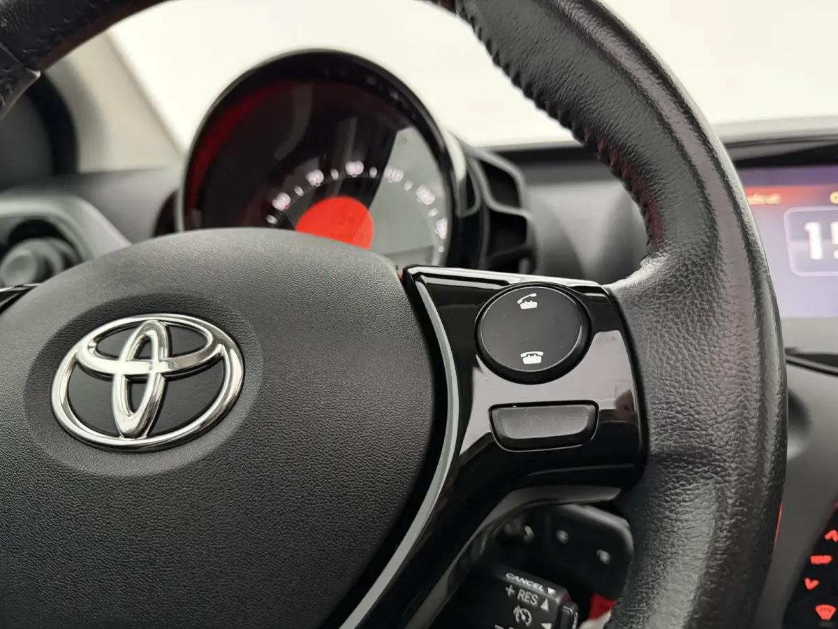 1.0 x-joy Cabrio | Open dak | Clima | Cruise | Camera | Carplay | NAP