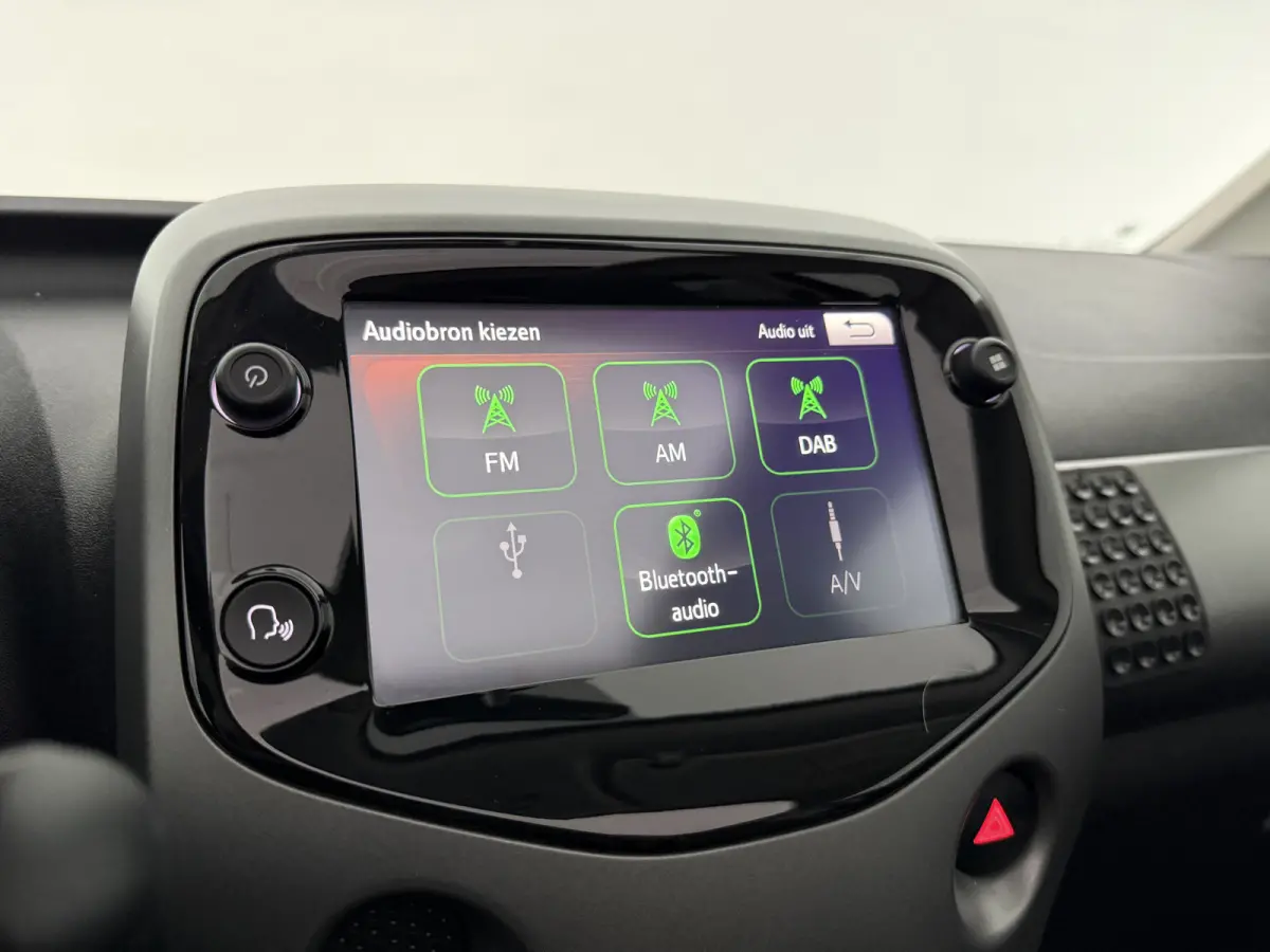 1.0 x-joy Cabrio | Open dak | Clima | Cruise | Camera | Carplay | NAP
