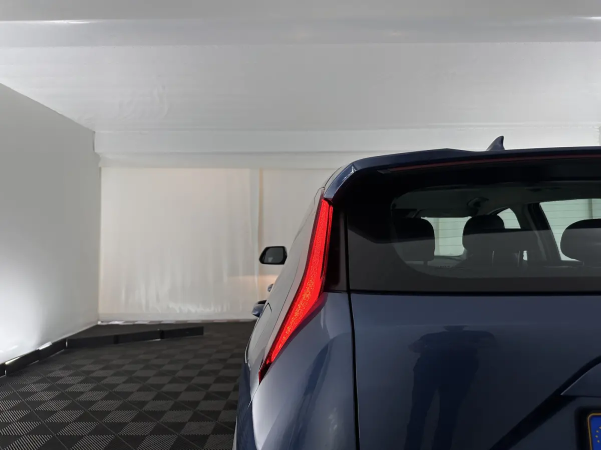 1.6 GDi Hybrid ComfortLine (INCL-BTW) Aut. *ADAPTIVE-CRUISE | DIGI-COCKPIT | CARPLAY | CAMERA | COMFORTSEATS | DAB | ECC | PDC | CRUISE | TOWBAR | 16''ALU*