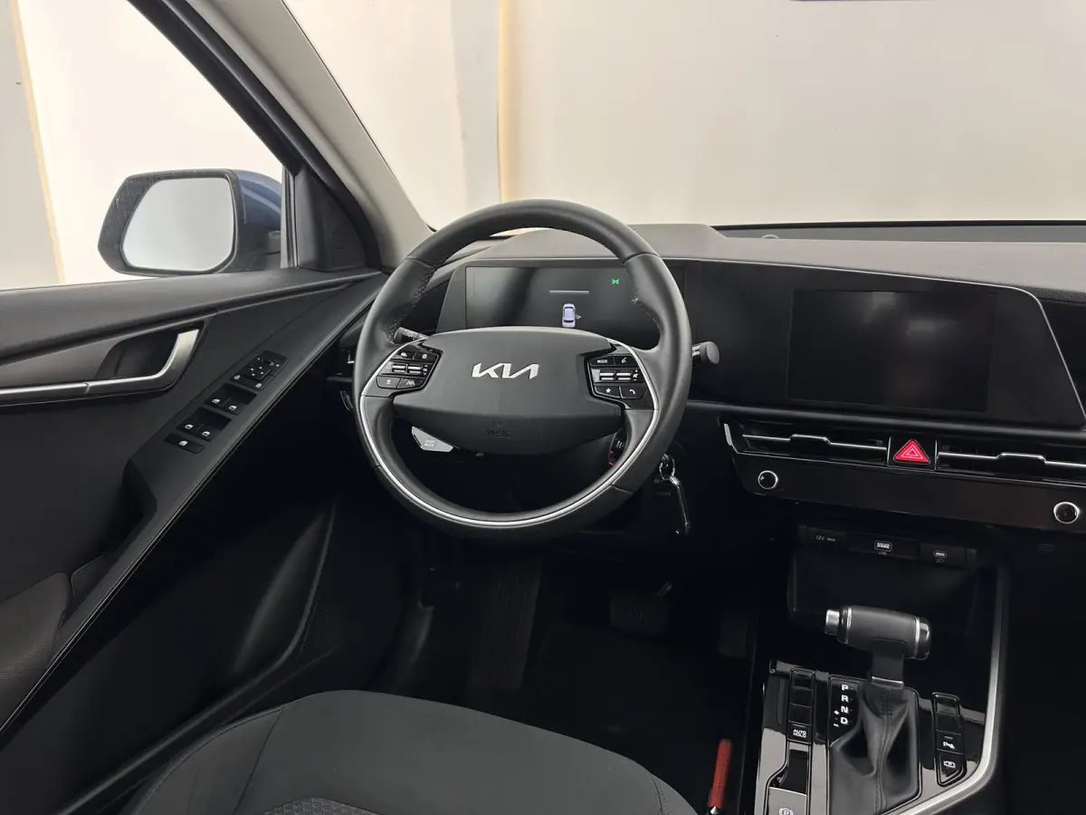1.6 GDi Hybrid ComfortLine (INCL-BTW) Aut. *ADAPTIVE-CRUISE | DIGI-COCKPIT | CARPLAY | CAMERA | COMFORTSEATS | DAB | ECC | PDC | CRUISE | TOWBAR | 16''ALU*