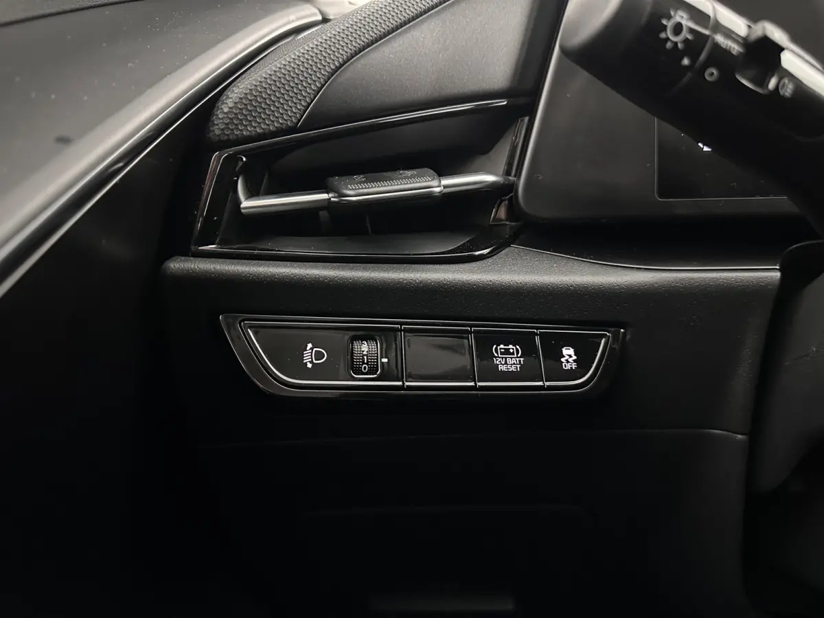 1.6 GDi Hybrid ComfortLine (INCL-BTW) Aut. *ADAPTIVE-CRUISE | DIGI-COCKPIT | CARPLAY | CAMERA | COMFORTSEATS | DAB | ECC | PDC | CRUISE | TOWBAR | 16''ALU*