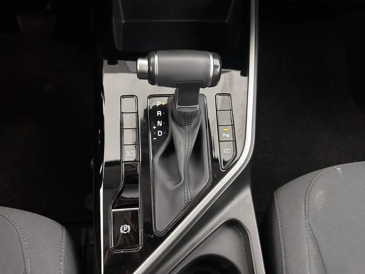 1.6 GDi Hybrid ComfortLine (INCL-BTW) Aut. *ADAPTIVE-CRUISE | DIGI-COCKPIT | CARPLAY | CAMERA | COMFORTSEATS | DAB | ECC | PDC | CRUISE | TOWBAR | 16''ALU*