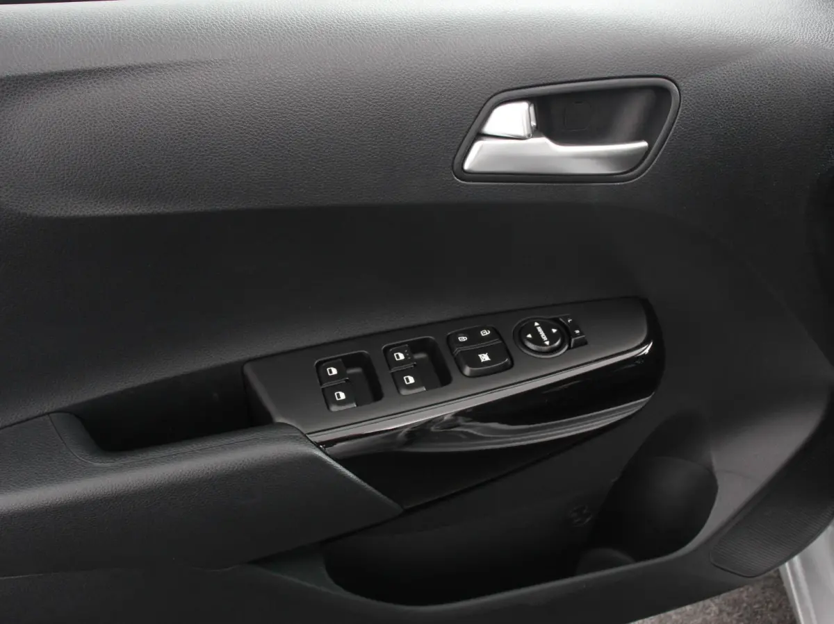 1.0 DPI Automaat DynamicLine DEMO ! Navigatie Apple Carplay/Android auto Airco Camera DAB Lichtmetalen velgen Bluetooth