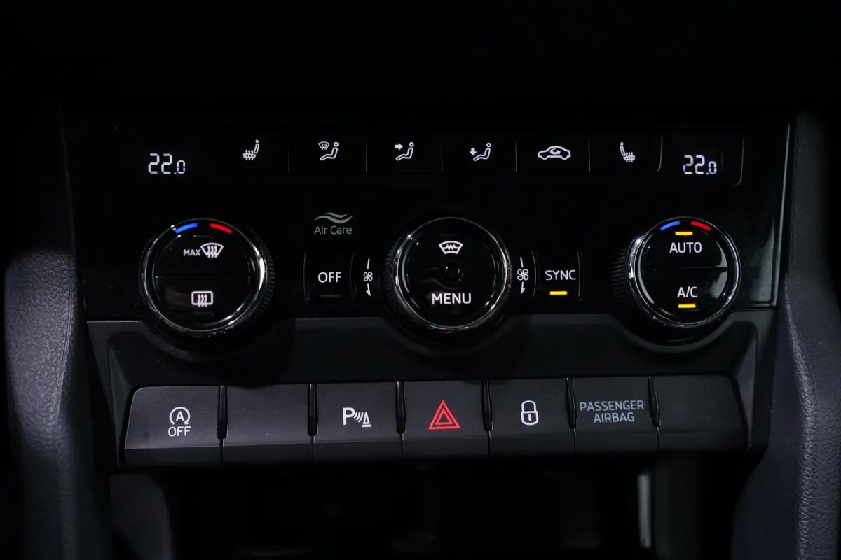 1.5 TSI ACT Business Edition Plus NAP Clima Winterpakket Navi Camera PDC v+a  Voorruitverwaming