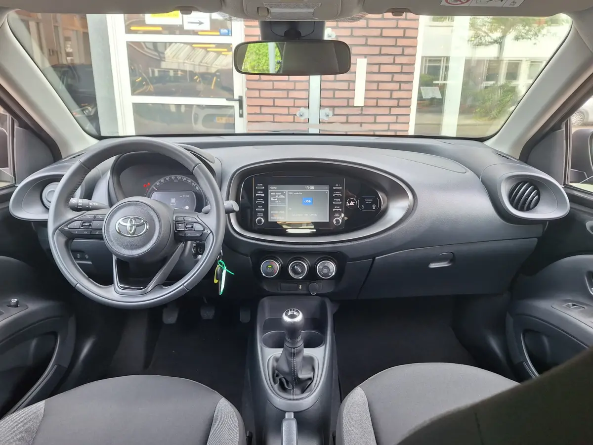 1.0 VVT-i MT Play /Camera/Navi/Apple/Android/1e Eig/Garantie