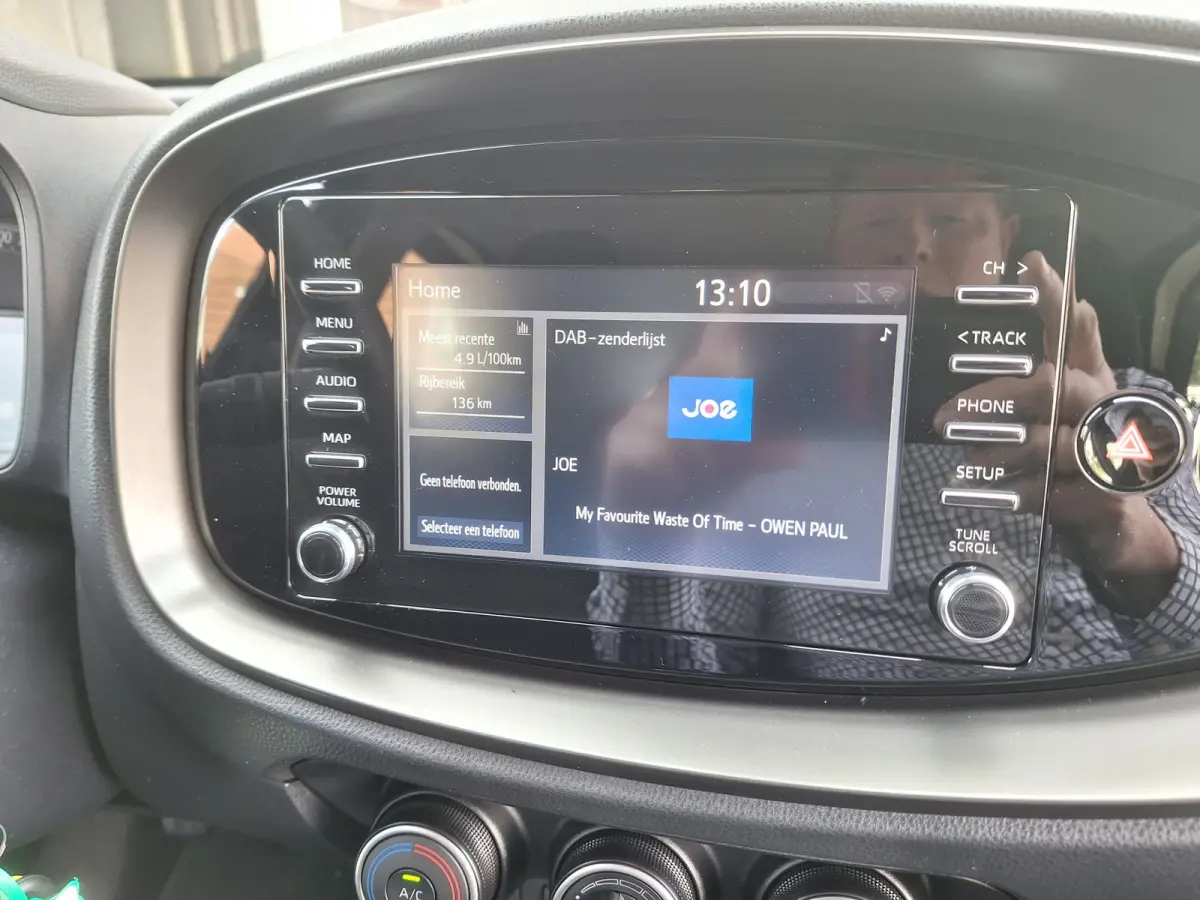 1.0 VVT-i MT Play /Camera/Navi/Apple/Android/1e Eig/Garantie