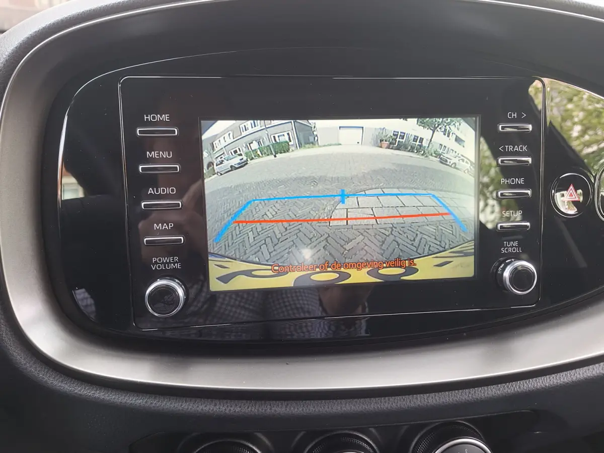 1.0 VVT-i MT Play /Camera/Navi/Apple/Android/1e Eig/Garantie