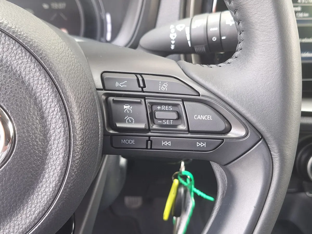 1.0 VVT-i MT Play /Camera/Navi/Apple/Android/1e Eig/Garantie