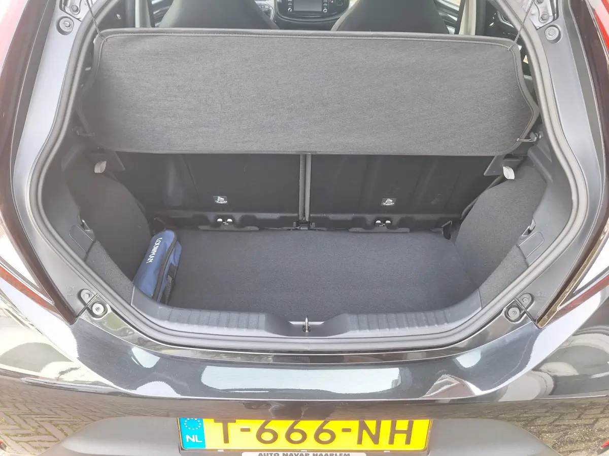 1.0 VVT-i MT Play /Camera/Navi/Apple/Android/1e Eig/Garantie