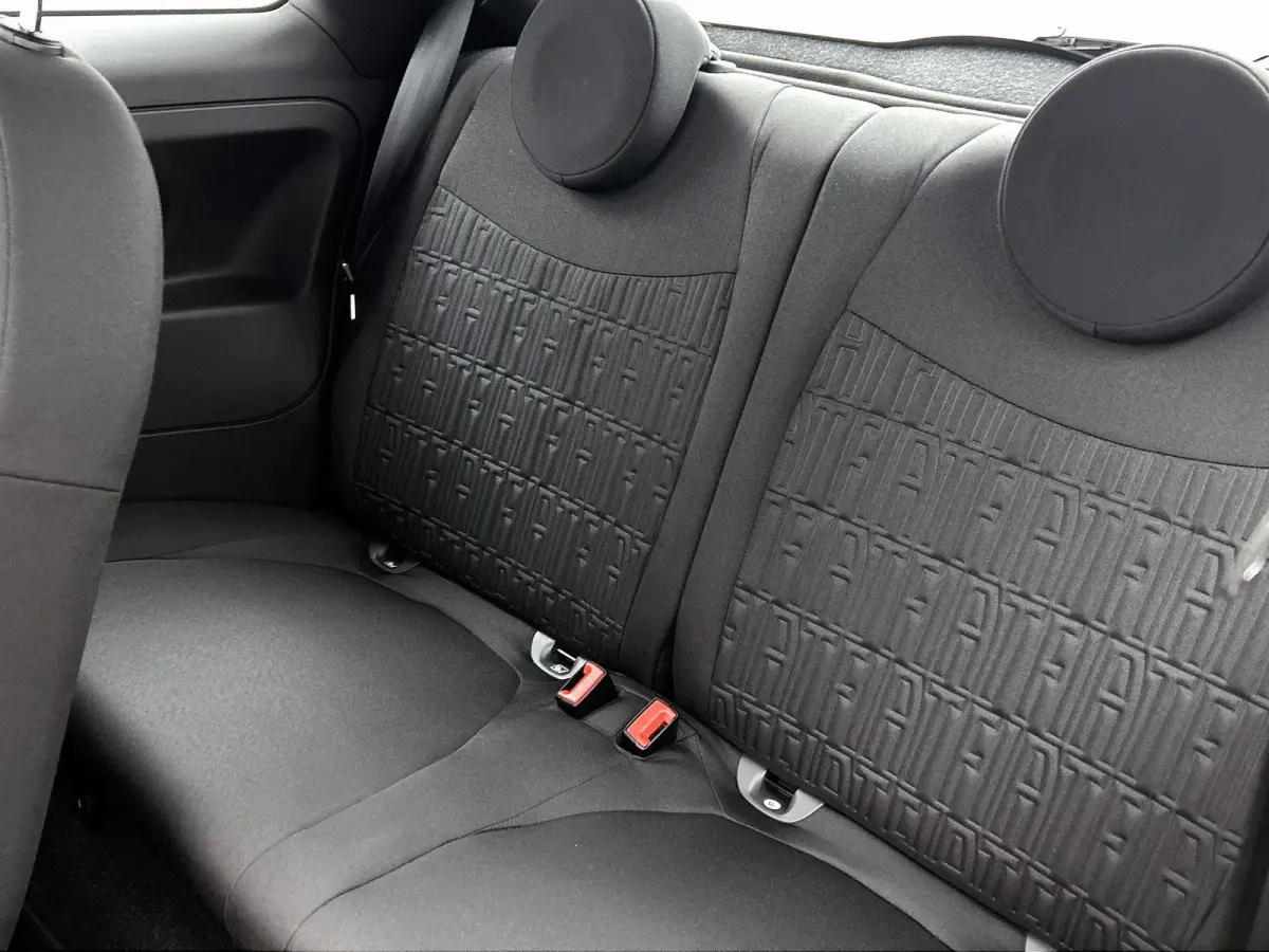 1.0 Hybrid Dolcevita Finale 70pk | LAGE KM | Glazendak | Apple Carplay/Android Auto | Airco | Cruise Control | 15"LMV | Parkeersensoren |