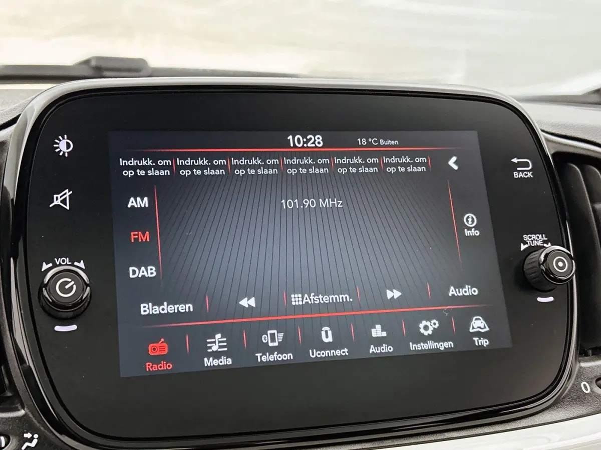 1.0 Hybrid Dolcevita Finale 70pk | LAGE KM | Glazendak | Apple Carplay/Android Auto | Airco | Cruise Control | 15"LMV | Parkeersensoren |