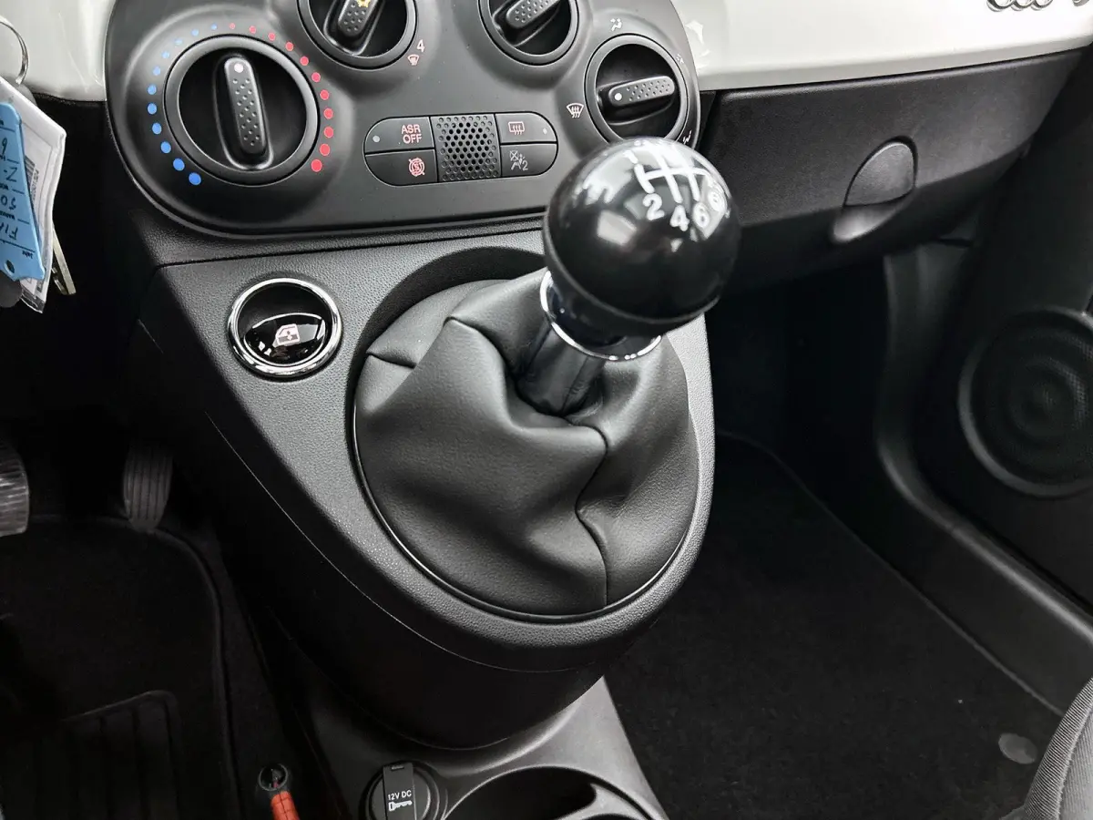 1.0 Hybrid Dolcevita Finale 70pk | LAGE KM | Glazendak | Apple Carplay/Android Auto | Airco | Cruise Control | 15"LMV | Parkeersensoren |