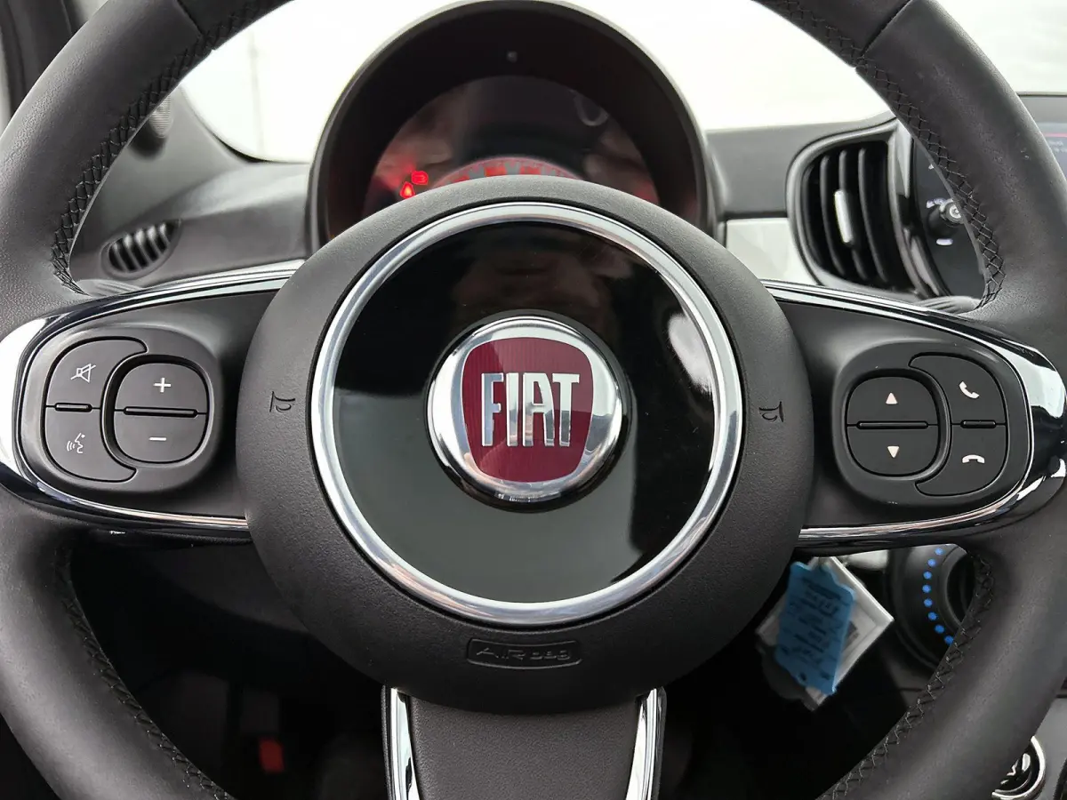 1.0 Hybrid Dolcevita Finale 70pk | LAGE KM | Glazendak | Apple Carplay/Android Auto | Airco | Cruise Control | 15"LMV | Parkeersensoren |