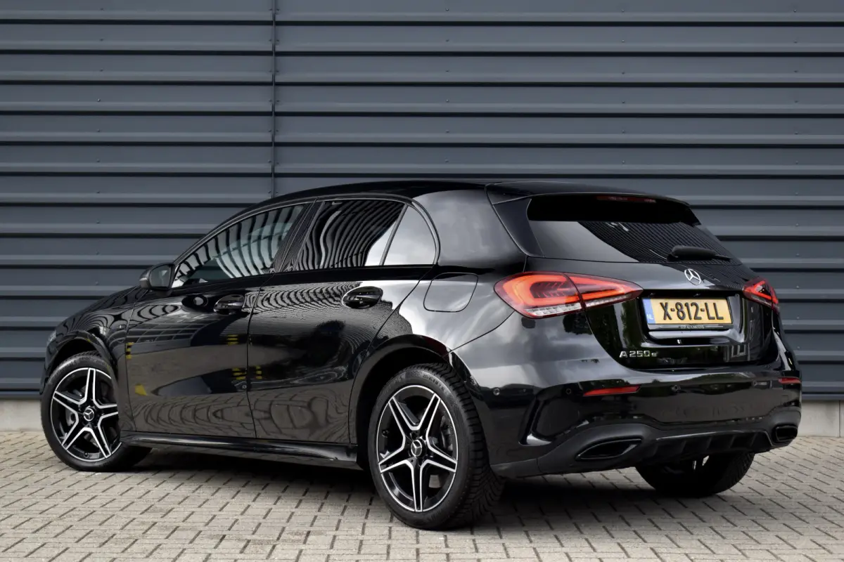 250 e AMG Line | Sfeerverlichting | Stoelverwarming | 18'' Wielen | CarPlay | Navigatie |